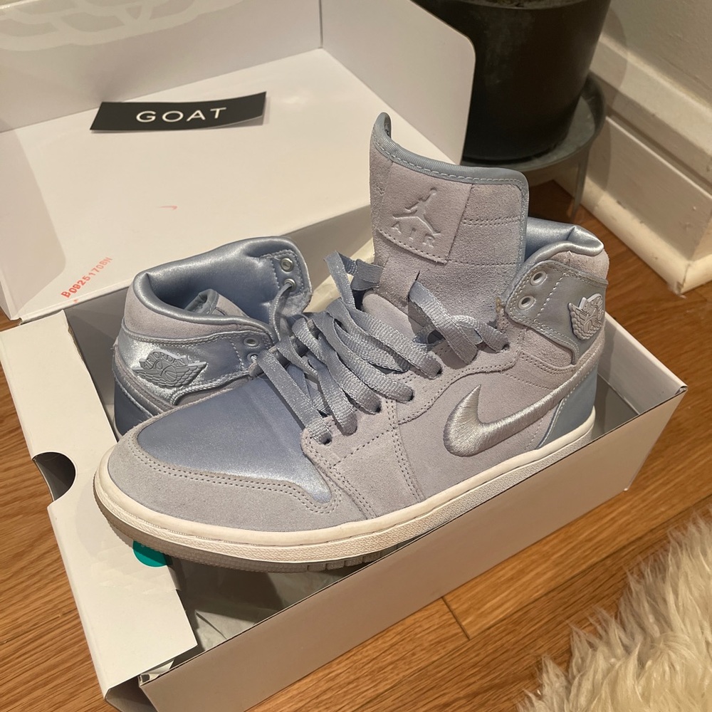 Womens Air Jordan 1 Retro High Size 9.5 - Hydrogen Blue